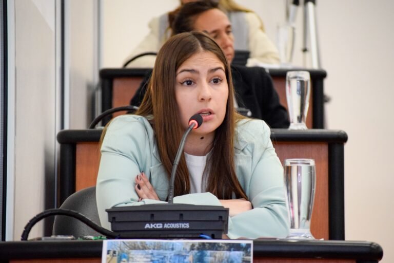 “La juventud es el futuro y tiene que empezar a participar en la política”