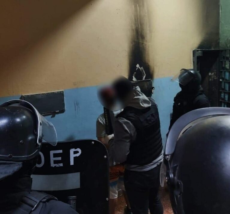 Por una causa de extorsión secuestraron celulares de dos presos en la Alcaidía