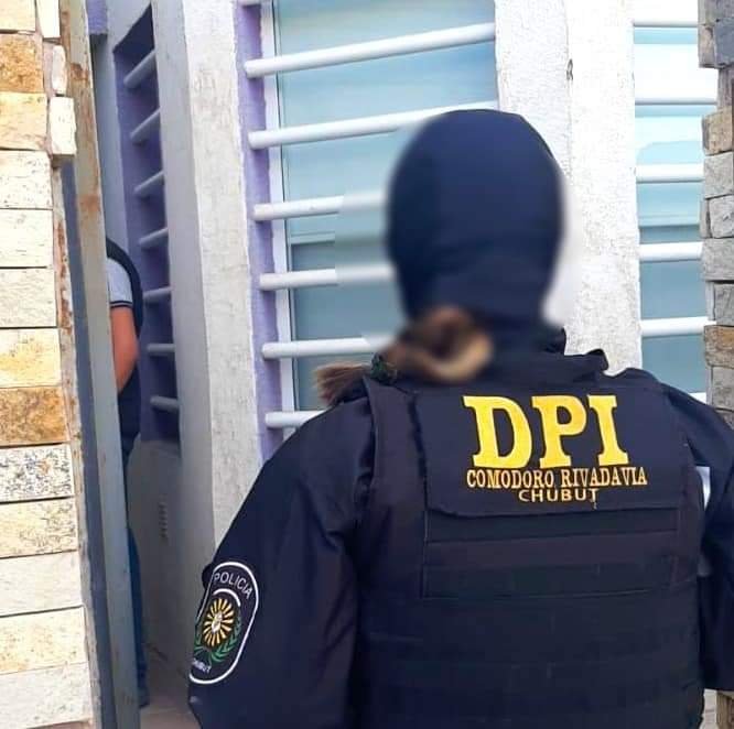 Identifican a 5 personas y secuestran 3 armas de fuego en relación con un ‘robo agravado’