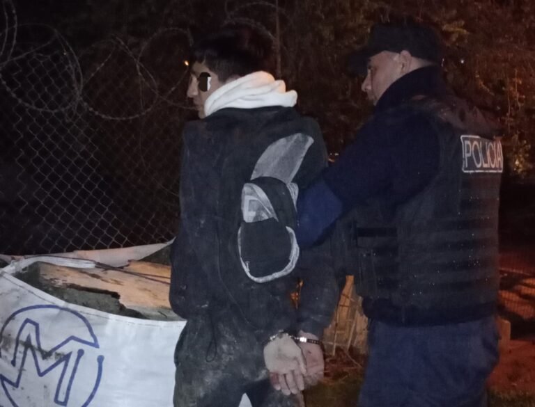 Estaba ebrio y amenazó con un arma a un hombre