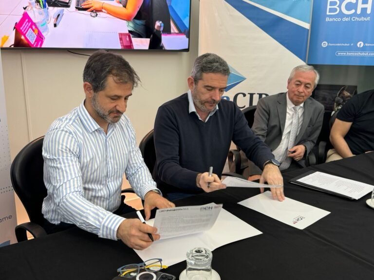 El Banco del Chubut y la Cámara de Comercio firmaron un convenio con beneficios exclusivos 
