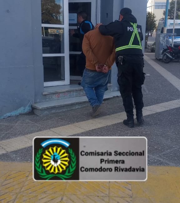 Intentó sustraer un equipo de música de un comercio