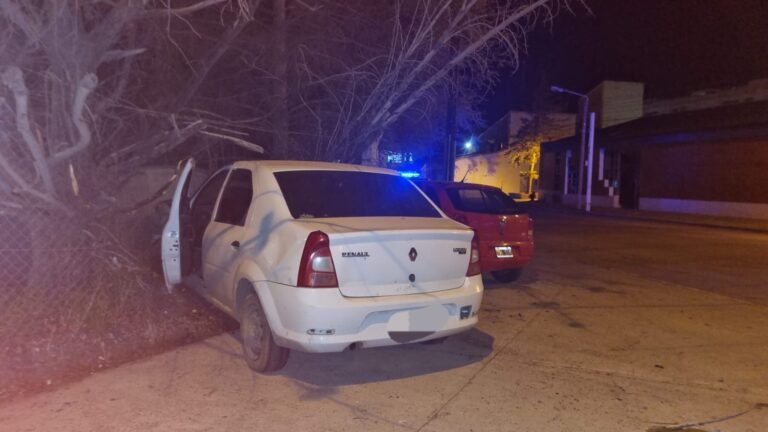 Un menor salió a manejar, chocó contra otro auto y debió ser trasladado al hospital 