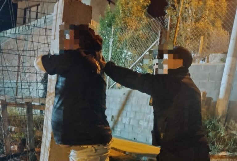 Le apuntaron con un arma a un chofer de Uber para robarle dinero y el celular