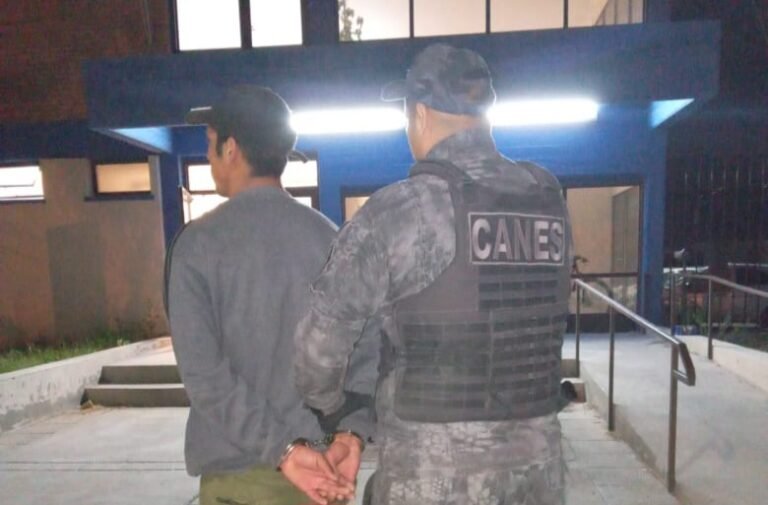 Efectuaban disparos en la vía pública y uno de ellos tenía pedido de captura