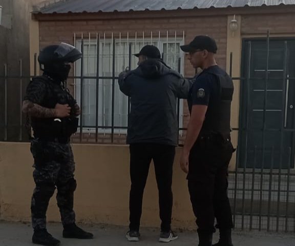 Entraron a una casa y robaron dos televisores y perfumes