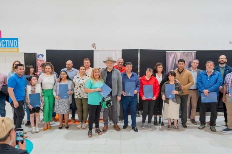 El Municipio entregó 55 títulos de propiedad