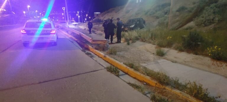 Despistó, chocó contra el guardarrail y debió ser trasladado al hospital 