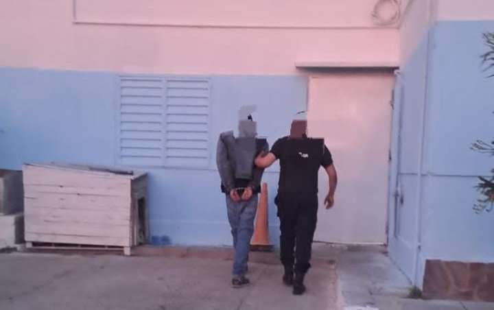 Terminó detenido por robar shampoo y acondicionador de un supermercado