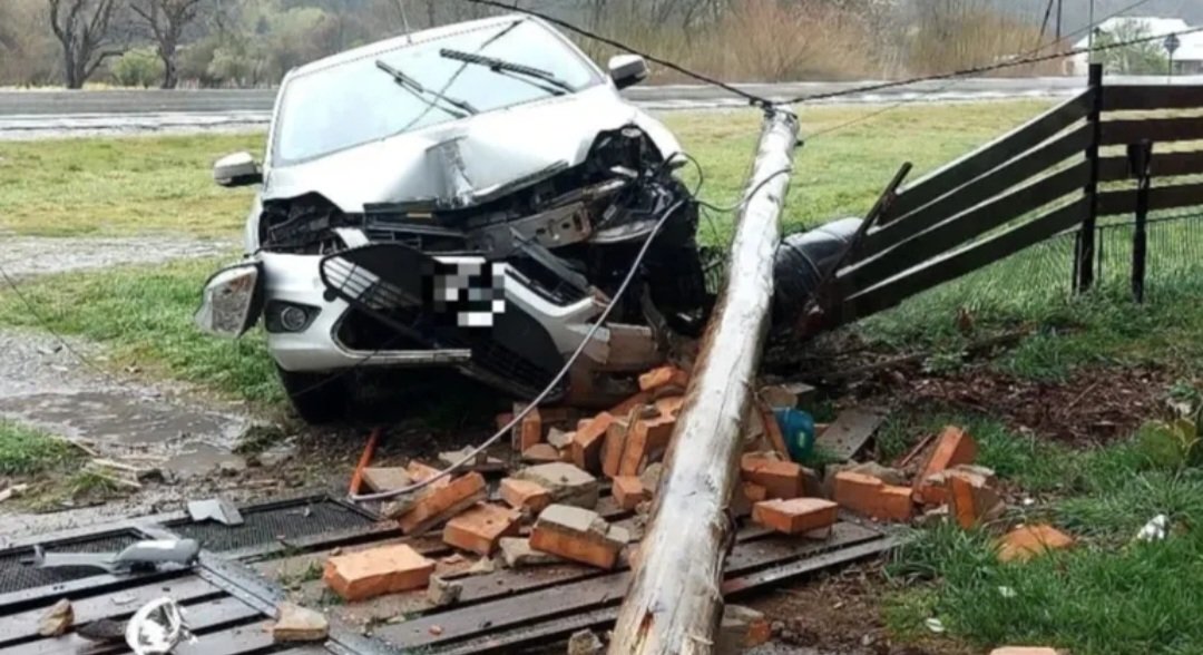 Por el mal estado de la ruta 40, los autos se despistan y terminan en ...