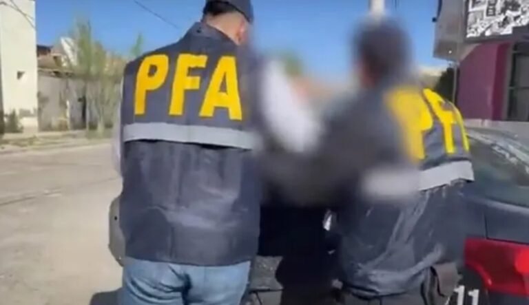 Trasladaban droga en micro, con “mulas” y untada para engañar a los perros policía