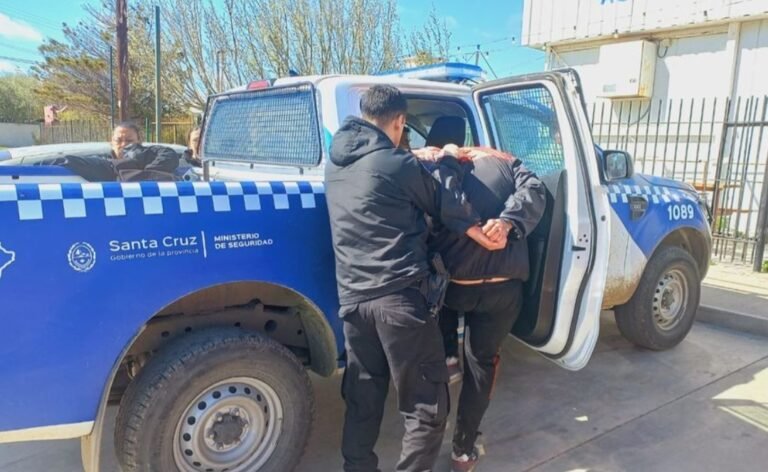 Apuñaló y mató al amigo de su expareja