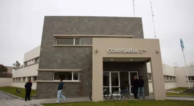 Lo detuvieron por robo, lo liberaron por error y está prófugo