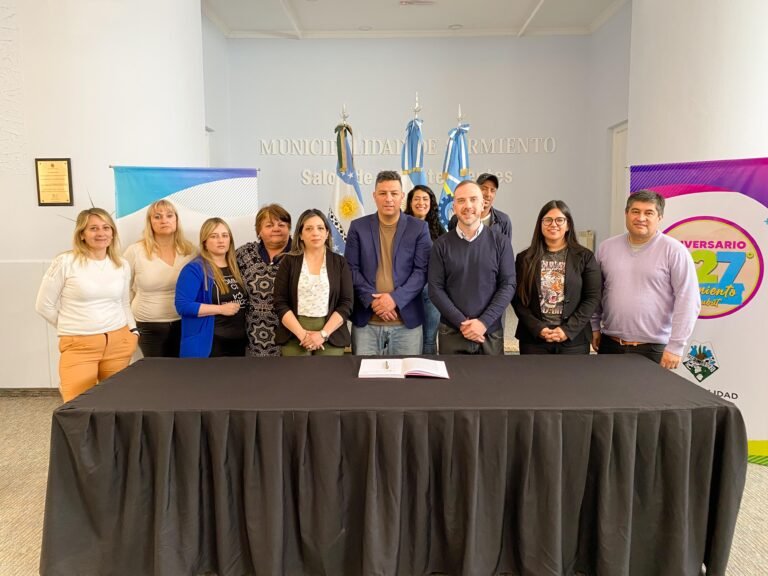 Balochi acordó un aumento salarial del 30% con municipales de Sarmiento