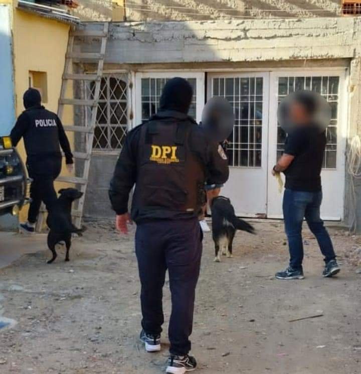 Denunció que su vecino le pegó un tiro en la rodilla y lo amenazó en reiteradas ocasiones con un arma de fuego