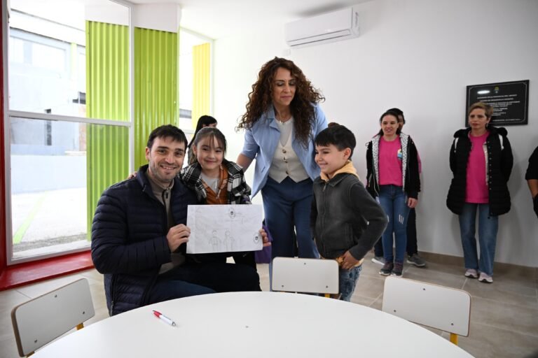 Camarones celebró su 124° aniversario con entrega de aportes, inauguraciones y firmas de convenios