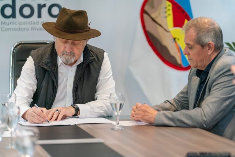 Provincia y Municipio firmaron acuerdos para la mejora en la eduación y servicios