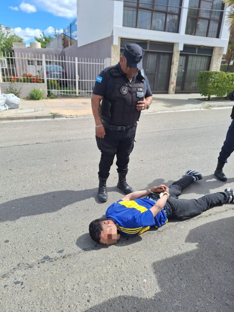 Persiguió y amenazó a un hombre con un arma de fuego: fue detenido