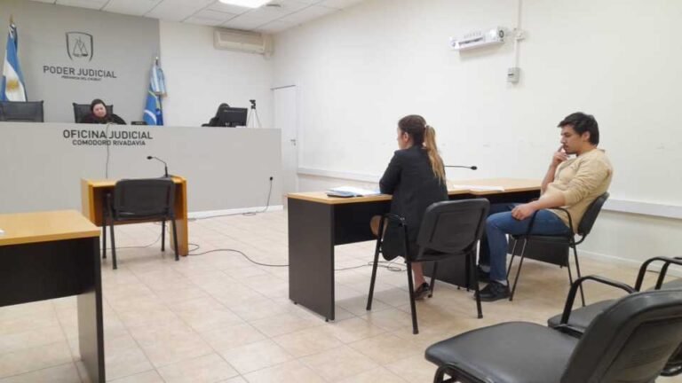 El pirómano que prendió fuego a dos jóvenes en Rada Tilly continuará en prisión preventiva