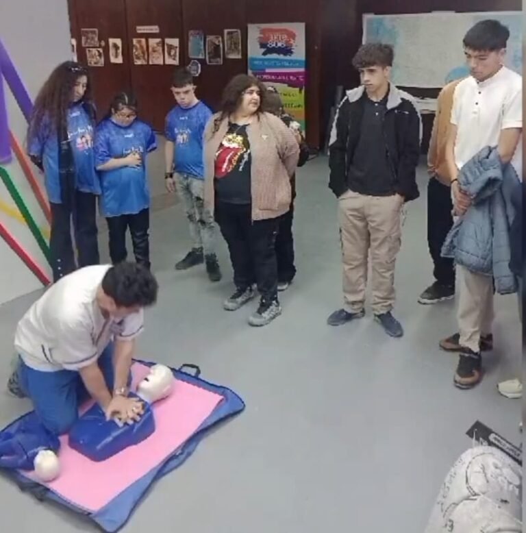 Brindarán un taller gratuito de RCP y DEA en el barrio La Floresta