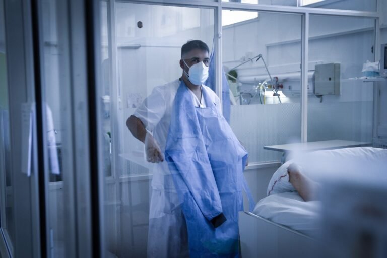 Para atraer médicos promocionan sueldos de más de $3,5 millones y hasta adicionales para alquiler