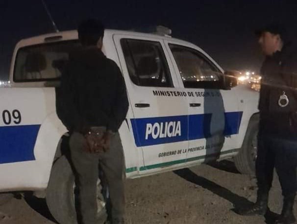 Caminaba por el San Cayetano y tenía perdido de captura vigente