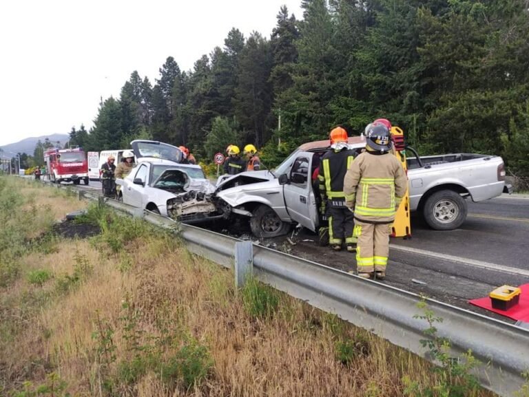 Fuerte accidente en Ruta 40 deja varios lesionados