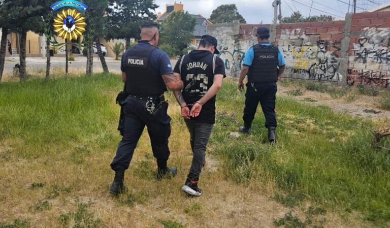 Lo identificaron en una plaza y tenía pedido de captura