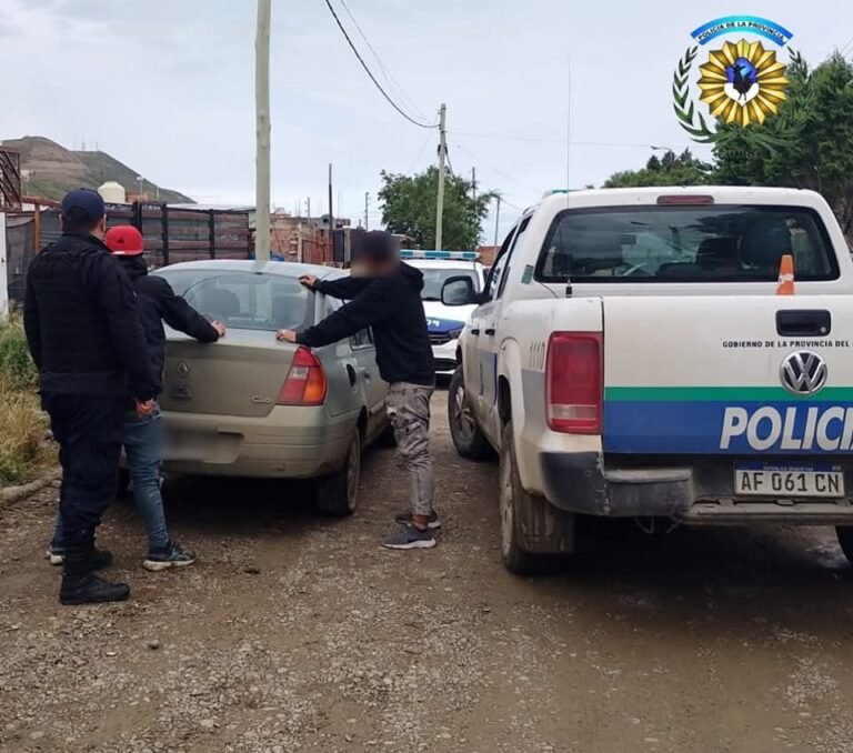 Lo descubrieron en un vehículo robado