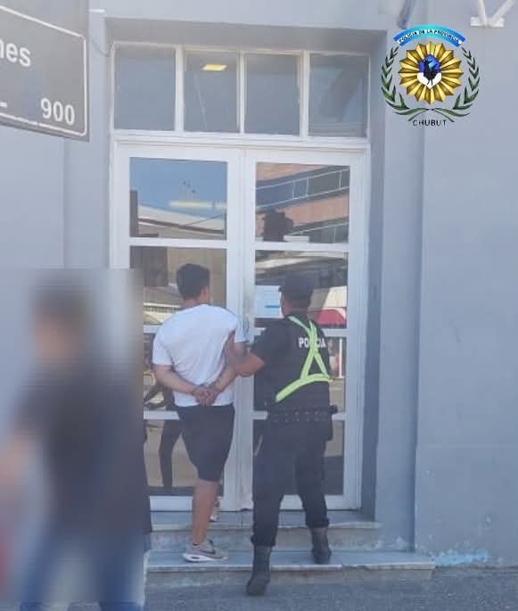 Sustrajo varias prendas de vestir en comercios céntricos