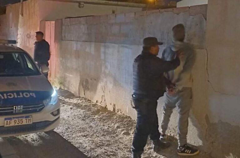 Violó la domiciliaria, le robó el celular a un joven y lo detuvieron de nuevo