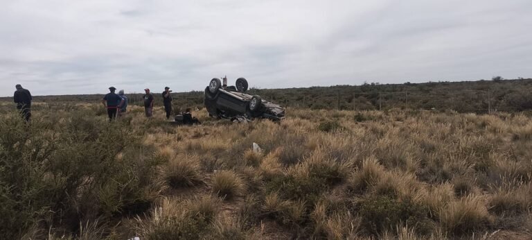Una mujer volcó en la Ruta 3 y resultó herida