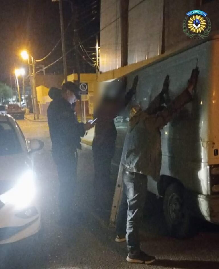 Quiso huir de la policía pero fue detenido: tenía pedido de captura 