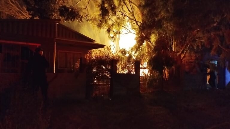 Policías realizaban un patrullaje y se encontraron con un incendio en el barrio Restinga Alí