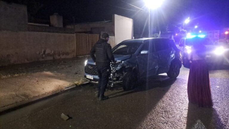 Chocaron, se fueron del lugar y dejaron los autos en el medio de la calle