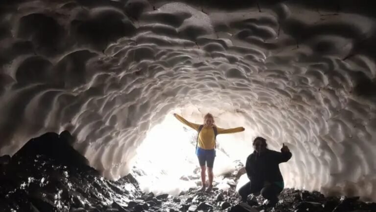 Túneles de Hielo: una belleza natural que se forma con nieve y que sorprende en verano