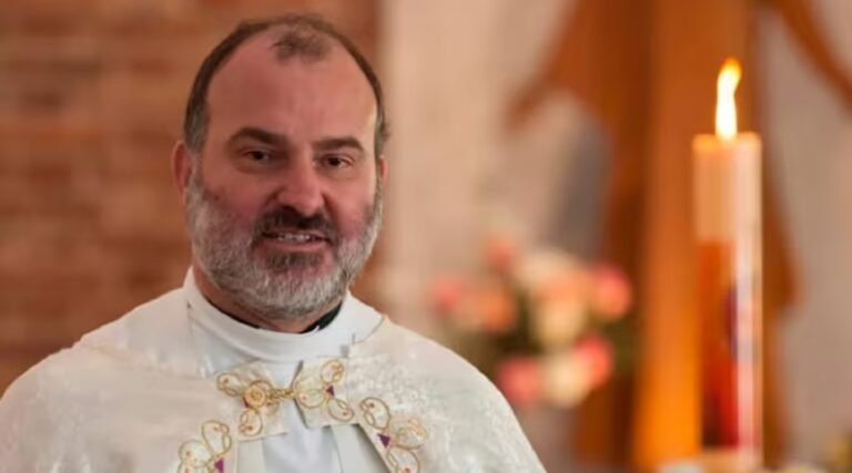 Un cura fue detenido acusado de haber abusado de una mujer después de una misa