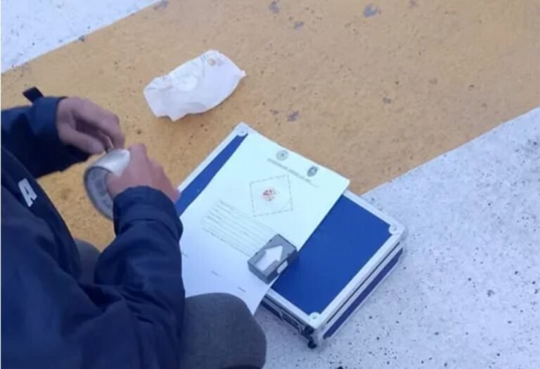 Lo atraparon con 8 gramos de marihuana en el auto