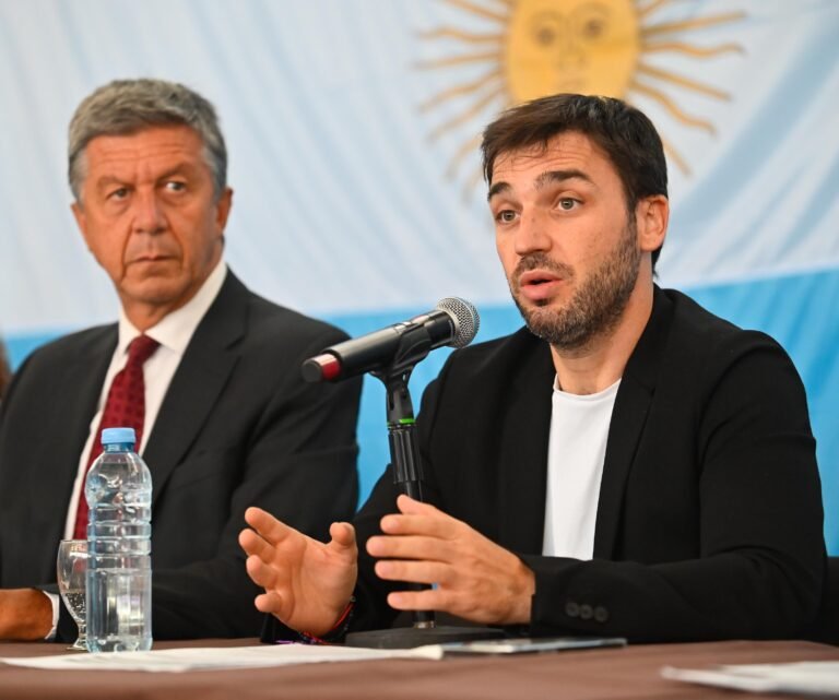 Torres celebró el dictamen de la Comisión de Asuntos Constitucionales de la Legislatura al proyecto elaborado por el Ejecutivo