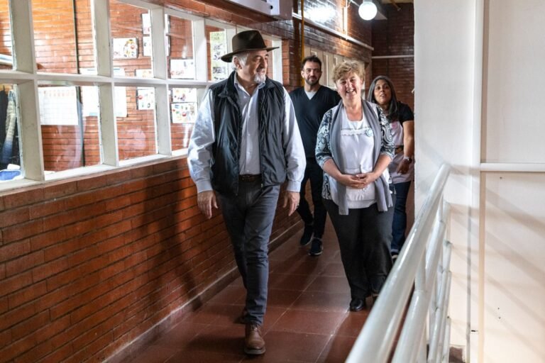 Directivos de la Escuela N°521 plantearon la necesidad de arreglar el ascensor del establecimiento