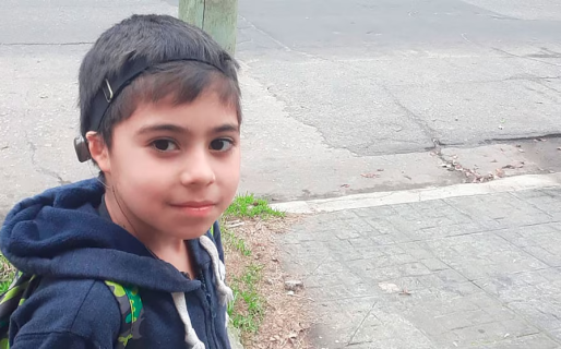 El nene hipoacúsico que sueña con jugar a la pelota y necesita un implante valuado en U$D 17 mil