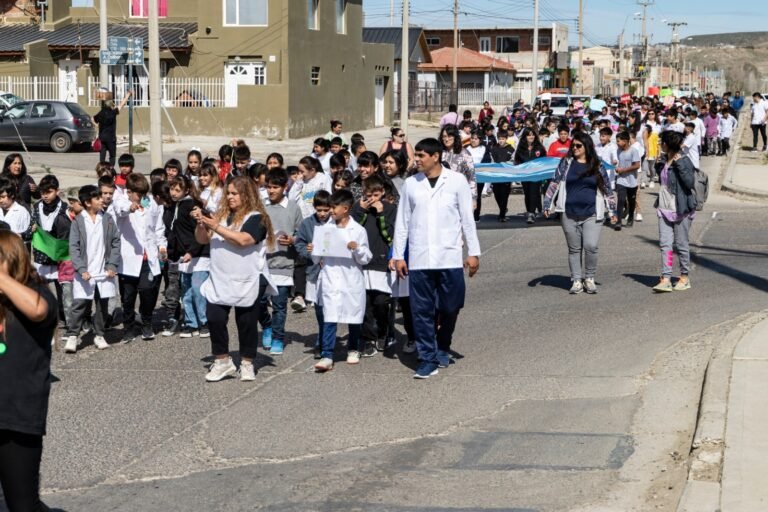 La Red Barrial del 30 de Octubre marchó para reafirmar los derechos de los niños