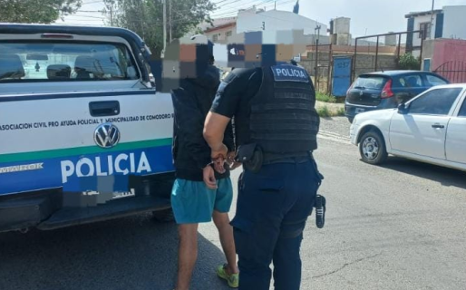 Era buscado por la policía y lo atraparon caminando por el Juan XXIII