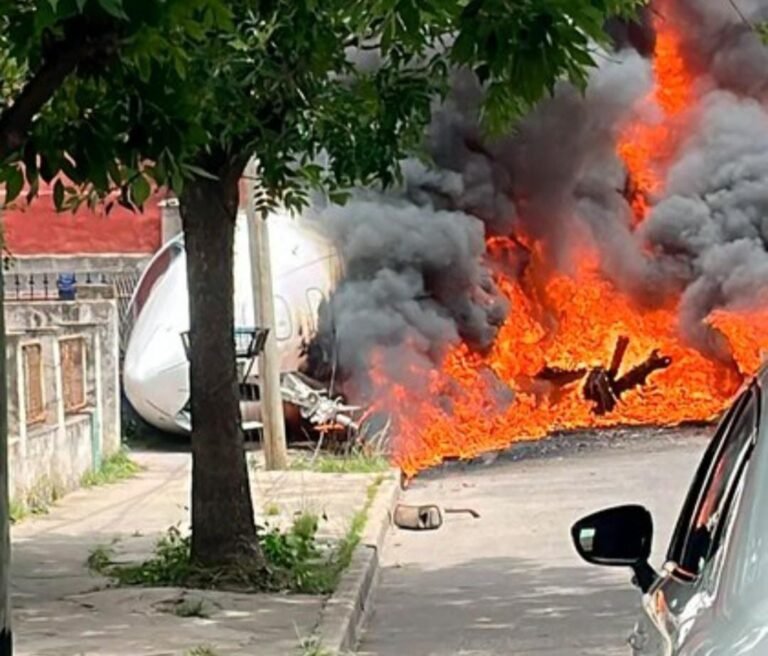Accidente fatal: se incendió un avión tras despistarse