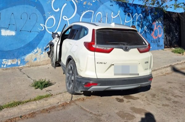 La chocaron de atrás y chocó contra un paredón