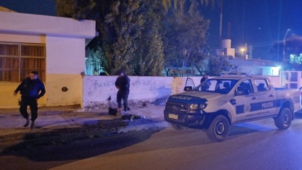 Dos hombres intentaron entrar a una escuela para robar