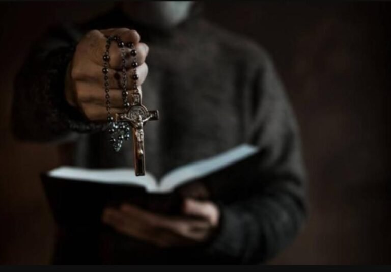 Exorcizaron a una niña de 9 años en un hospital público: “Los médicos no sabían qué tenía y ahora volvió a sonreír”