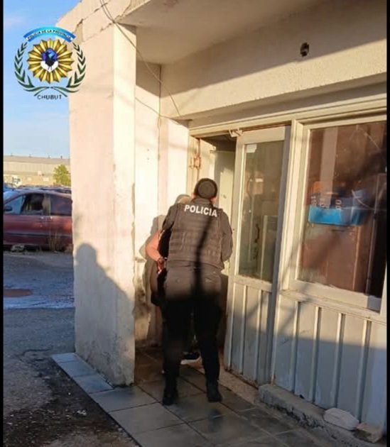 Detenida por arrojar golpes y cabezazos a los Policías