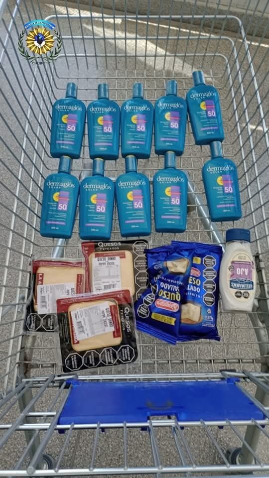 Intentó sustraer protector solar, queso rallado y cremoso