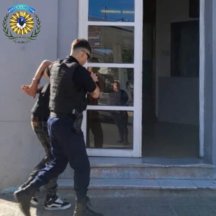 Amenazó a la seguridad del comercio tras ser detenido por hurto